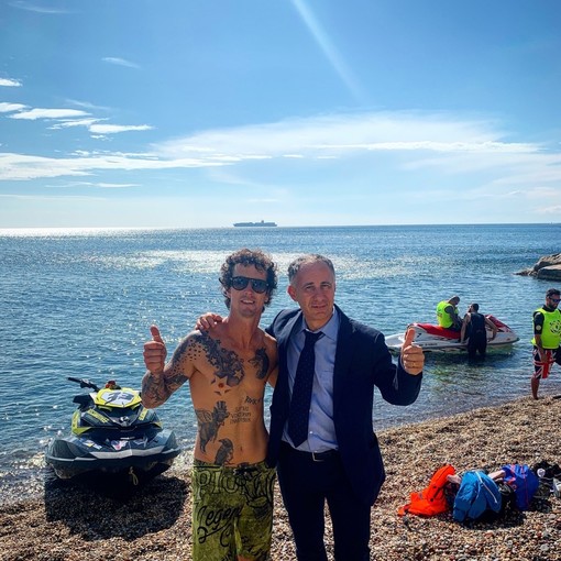 Il progetto "Mare Moto" di Vanni Oddera approda sulla spiaggia del Gaslini di Genova