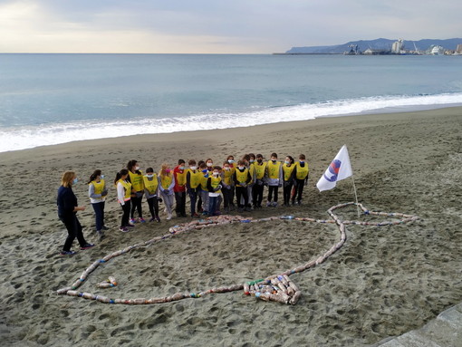Puliamo il Mondo, Assonautica con Legambiente ad Albisola Superiore insieme agli studenti per raccogliere rifiuti