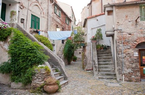 Albissola Marina, i mercoledì di Pozzo Garitta: il primo agosto "Oltre l'idea del dialetto"