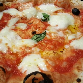 In foto la pizza Margherita, sfornata per la prima volta a Napoli nel 1889