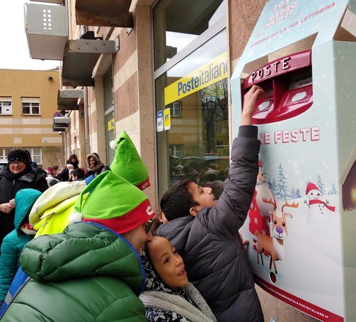 A Savona poste italiane rinnova la tradizione delle letterine a Babbo Natale A Savona poste italiane rinnova la tradizione delle letterine a Babbo Natale