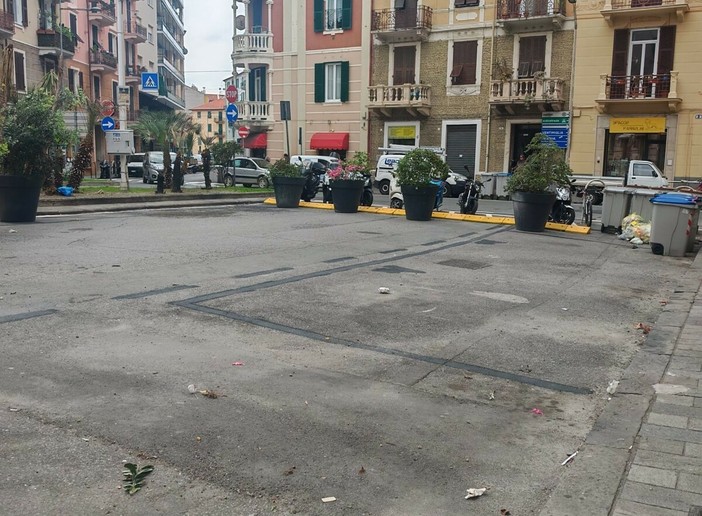 Restyling Piazza Brennero a Savona, il M5S: "L'intervento non è sufficiente a limitare la sosta selvaggia" Restyling Piazza Brennero a Savona, il M5S: "L'intervento non è sufficiente a limitare la sosta selvaggia"