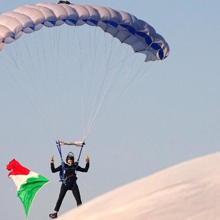 Albenga: il 2 giugno visto dall'occhio dei paracadutisti (VIDEO)