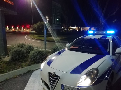 Albenga sempre più sicura: maxi operazione di controllo del territorio (FOTO) Albenga sempre più sicura: maxi operazione di controllo del territorio (FOTO)