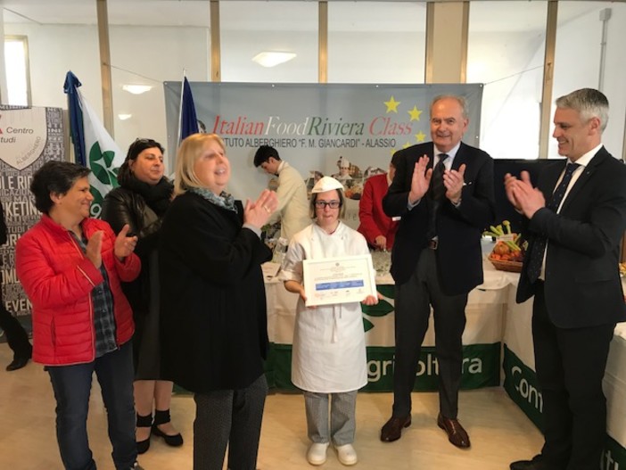 Alassio: consegnati gli attestati agli "speciali panettieri" dell'alberghiero
