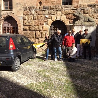 Albenga: via le auto da Piazza dei Leoni, continua la ptotesta