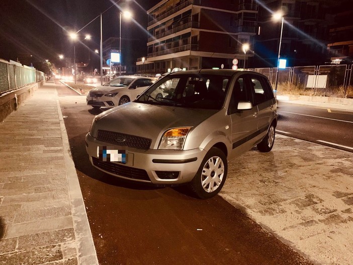 Savona, parcheggi abusivi sulla nuova ciclabile di via Nizza. Un lettore: "Situazione irritante" Savona, parcheggi abusivi sulla nuova ciclabile di via Nizza. Un lettore: "Situazione irritante"