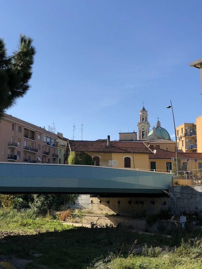 Vado Ligure intitola il nuovo ponte sul torrente Segno all'ex sindaco Roberto Peluffo Vado Ligure intitola il nuovo ponte sul torrente Segno all'ex sindaco Roberto Peluffo