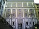 Il lato est di Palazzo Santa Chiara, che dà su via Pia