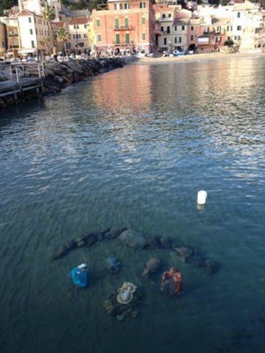 Laigueglia: tutti i giorni un ricco calendario di iniziative e da oggi il Presepe in mare