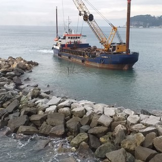 Celle, via ai lavori di sistemazione del molo Buffou per prevenire l'erosione marina (FOTO)