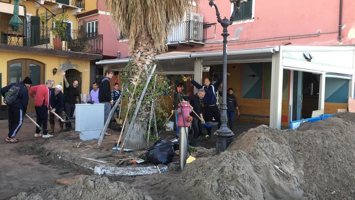 La testimonianza di una commerciante alassina: "Speravamo di poter lavorare per il ponte del 2 novembre, invece la devastazione"