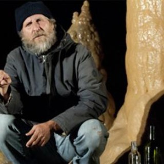 L'uomo che raccoglieva bottiglie in scena a Sassello