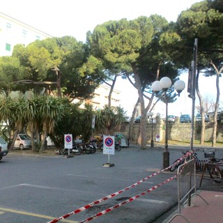 Albenga, chiusa a causa del forte vento piazza Matteotti