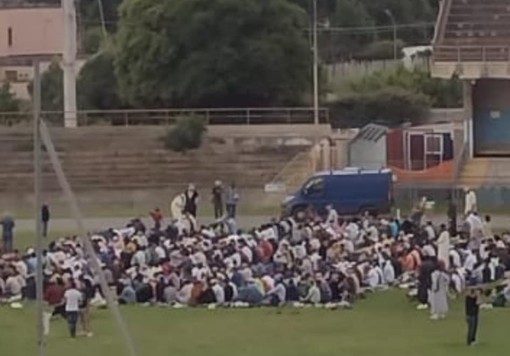 Savona, la comunità musulmana riunita in preghiera al Bacigalupo per celebrare la “Festa del Sacrificio” Savona, la comunità musulmana riunita in preghiera al Bacigalupo per celebrare la “Festa del Sacrificio”