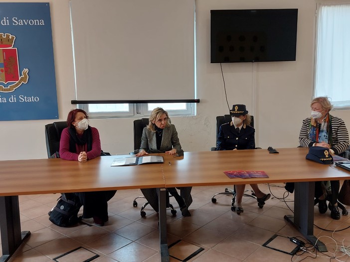 Prevenzione violenza di genere, attenzione sull'aiuto anche al maltrattante. Il Questore: "Nell'80% dei casi non hanno più recidive" (FOTO e VIDEO) Prevenzione violenza di genere, attenzione sull'aiuto anche al maltrattante. Il Questore: "Nell'80% dei casi non hanno più recidive" (FOTO e VIDEO)