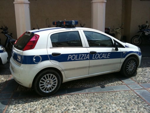Albenga, la polizia locale individua un 28enne marocchino gravato di ordine di allontanamento dal territorio nazionale