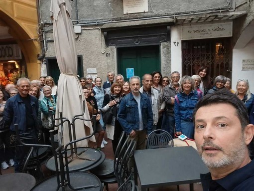 Varazze, ore di attesa per la festa di Santa Caterina: nel percorso tra le tappe della patrona le curiosità di un centinaio di partecipanti