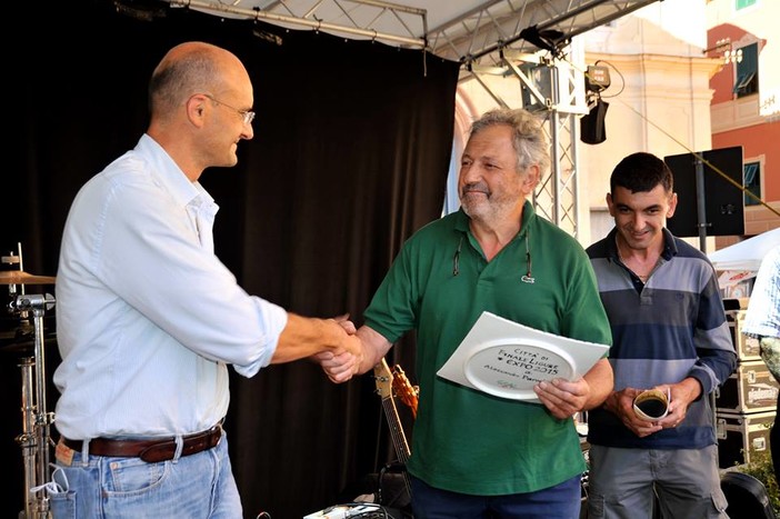 Eccellenza finalese: i chinotti di "Mimmo" Parodi premiati all'"Expo della riviera e delle sue valli" Eccellenza finalese: i chinotti di "Mimmo" Parodi premiati all'"Expo della riviera e delle sue valli"