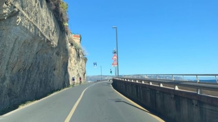 A Borghetto i lavori per la nuova passerella a sbalzo lungo la via Aurelia: inevitabili i disagi al traffico