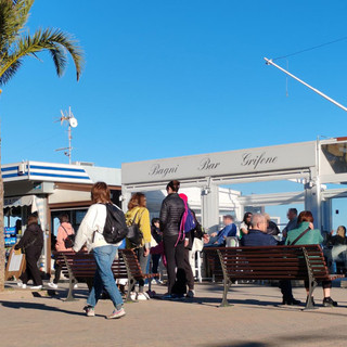 Pasqua, parziale dietrofront a Pietra Ligure: tra i chioschi sul lungomare c'è chi ha aperto