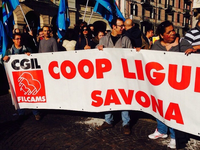 Savona, anche Rifondazione Comunista sostiene i lavoratori della grande distribuzione Savona, anche Rifondazione Comunista sostiene i lavoratori della grande distribuzione