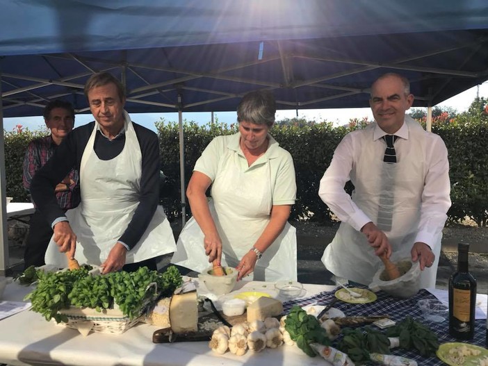 Albenga, il sindaco Cangiano: "Invitiamo la direttrice del 'Guardian' per assaggiare il vero pesto"