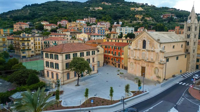 Finale, il candidato sindaco Guzzi: "Il restyling di Piazza Abbazia ciliegina sulla torta per la riqualificazione del quartiere" Finale, il candidato sindaco Guzzi: "Il restyling di Piazza Abbazia ciliegina sulla torta per la riqualificazione del quartiere"
