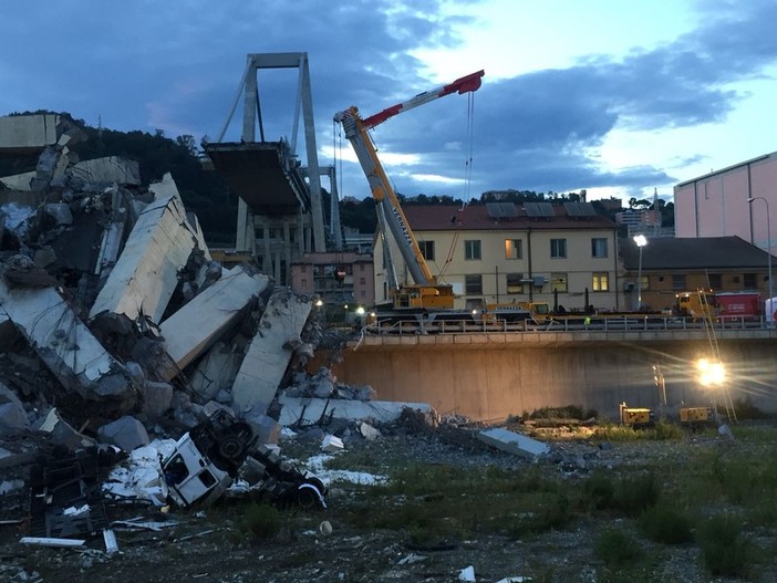 Ponte Morandi, gli stabilimenti balneari della provincia di Savona aderiscono al lutto nazionale Ponte Morandi, gli stabilimenti balneari della provincia di Savona aderiscono al lutto nazionale