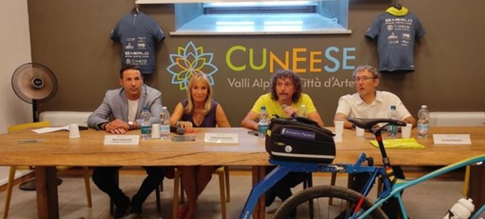 Presentata la nuova avventura di Giovanni Panzera "Pedalando tra le aquile - Summer edition" (VIDEO) Presentata la nuova avventura di Giovanni Panzera "Pedalando tra le aquile - Summer edition" (VIDEO)