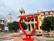 Lascia Borghetto la Panchina dell’Amore di Piazza Libertà, diventata uno dei luoghi più fotografati della città