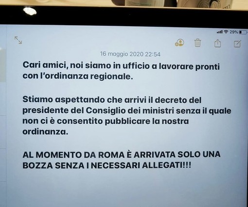 Il messaggio postato da Fontana, con le parole scritte sul suo pc e indirizzate a Roma, prima dell'accordo raggiunto nella notte Il messaggio postato da Fontana, con le parole scritte sul suo pc e indirizzate a Roma, prima dell'accordo raggiunto nella notte