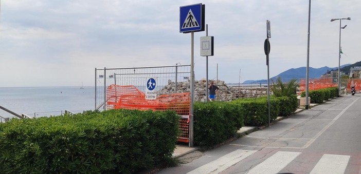 Loano, minoranza ancora all'attacco sulla passeggiata di Ponente: "Cantiere da 150 metri l'anno" Loano, minoranza ancora all'attacco sulla passeggiata di Ponente: "Cantiere da 150 metri l'anno"