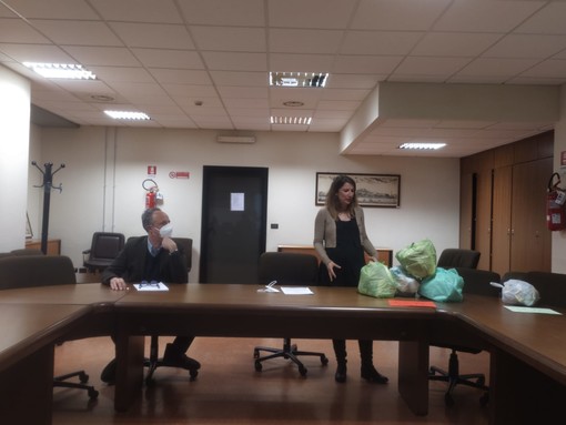 Regione, la Lista Sansa presenta la proposta di legge per l'economia circolare, "I rifiuti siano risorsa da riutilizzare" Regione, la Lista Sansa presenta la proposta di legge per l'economia circolare, "I rifiuti siano risorsa da riutilizzare"