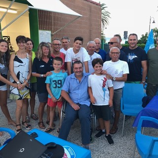Ingegnere disabile impara a nuotare in sei mesi e circumnaviga l'isola Gallinara, l'impresa eccezionale di Alessandro Calvi