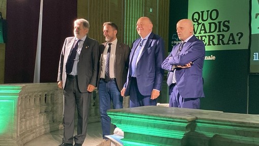 Rigassificatore, Pichetto Fratin: "Non dovrebbero esserci problemi, è previsto che il commissario sia il presidente, quindi passerà a Piana" Rigassificatore, Pichetto Fratin: "Non dovrebbero esserci problemi, è previsto che il commissario sia il presidente, quindi passerà a Piana"