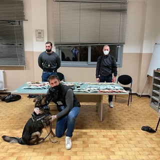 Finale, colto a cedere dello stupefacente, in casa nascondeva droga e denaro: in manette un 21enne pietrese