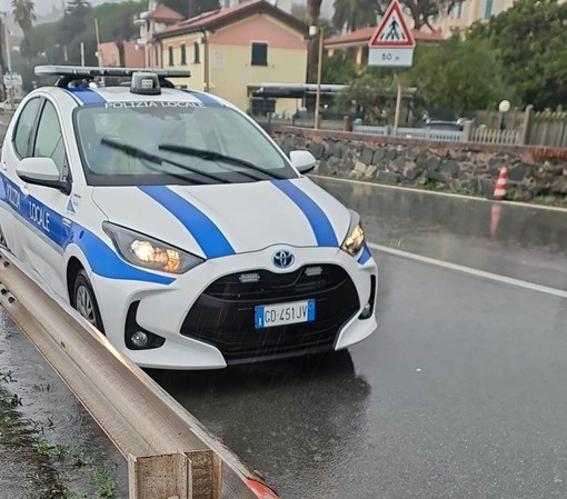 Violenti piogge a Celle, allagate alcune strade: intervento della polizia locale (FOTO) Violenti piogge a Celle, allagate alcune strade: intervento della polizia locale (FOTO)