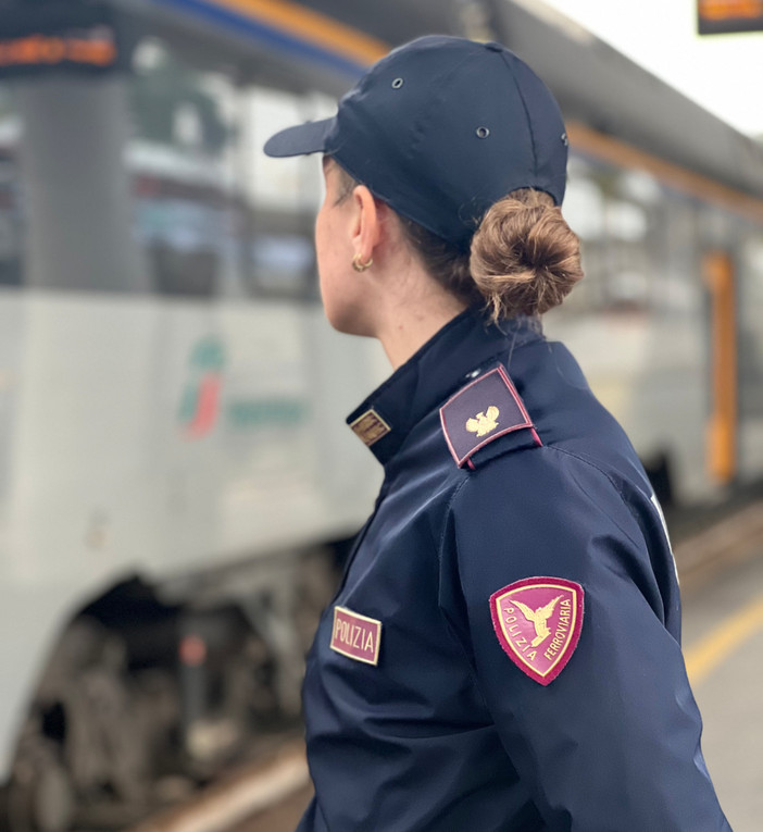 Savona, 34enne arrestato mentre sale sul treno: deve scontare dieci mesi per intralcio alla giustizia Savona, 34enne arrestato mentre sale sul treno: deve scontare dieci mesi per intralcio alla giustizia