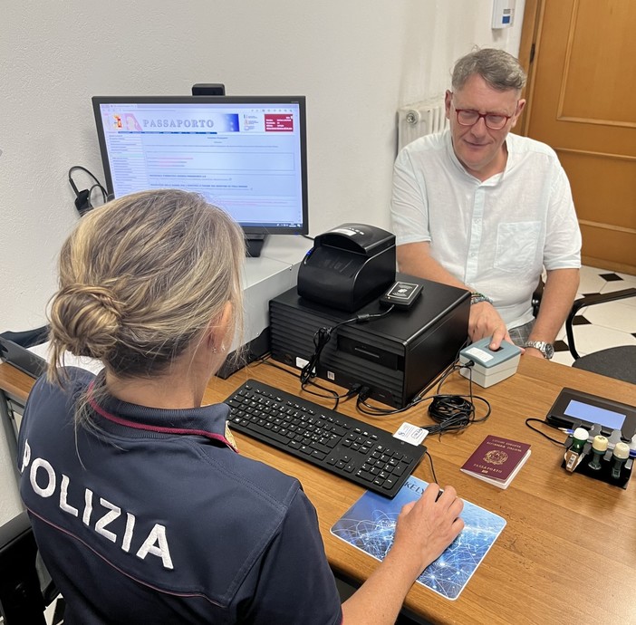Rilascio dei passaporti in tempi record: la Questura di Savona "salva" la vacanza a un gruppo di crocieristi