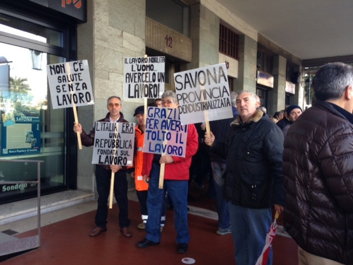 Presidio Tirreno Power a Savona, Veirana: "Chiediamo sospensione Conferenza Servizi, Renzi prenda posizione sulla produzione a carbone" Presidio Tirreno Power a Savona, Veirana: "Chiediamo sospensione Conferenza Servizi, Renzi prenda posizione sulla produzione a carbone"