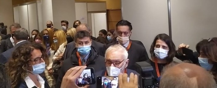 La scuola non torna alla Dad, Bianchi: "Il 95% del personale è vaccinato, oggi siamo in sicurezza"