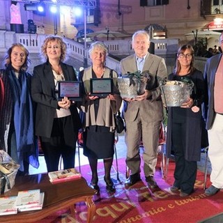 Acqui Terme: consegnato a Natalia Cattelani il premio “Libro più Gustoso dell’anno” per il libro “I dolci di casa”