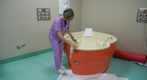 La prima "nata dall'acqua" a Mondovì è la piccola Aurora di Cairo Montenotte (VIDEO)