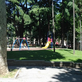 Savona, sicurezza in piazza del Popolo. Lo sfogo: "Location non sicura per i mercatini nelle ore serali"