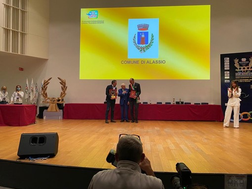 Alassio e lo sport, la città del Muretto premiata con la "Guirlande d'Honneur" della FICTS
