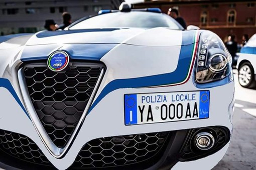 Lotta all'abusivismo commerciale e alla microcriminalità tra Albenga e Loano: un mese di duro lavoro per la polizia locale