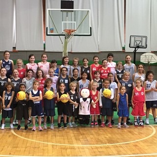Loano, domenica 28 ottobre si è svolta la "Giornata Minibasket in Rosa: 6° compleanno della Pigotta"