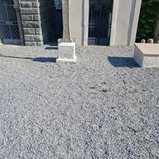 Cosseria, cimitero ripulito dal verde infestante: intervento a mano senza diserbanti per tutelare marmi e tombe Cosseria, cimitero ripulito dal verde infestante: intervento a mano senza diserbanti per tutelare marmi e tombe