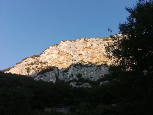 Nell’entroterra Finalese l’arte incontra la natura: sabato 13 settembre a Monte Cucco il {te}che Festival 2025 Nell’entroterra Finalese l’arte incontra la natura: sabato 13 settembre a Monte Cucco il {te}che Festival 2025